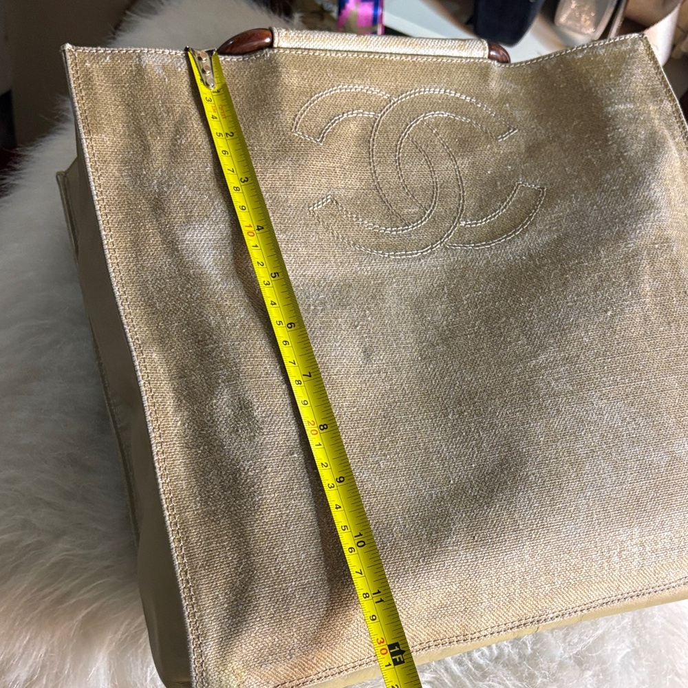 CHANEL Beige Tote with Wooden Handles - Picture 17 of 17